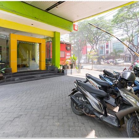 Reddoorz Plus @ Hertasning Area Makassar Luaran gambar