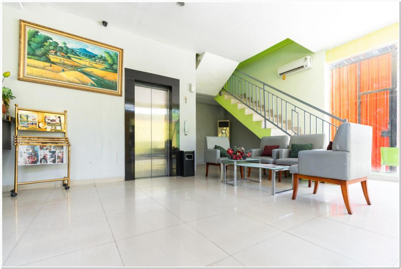 Reddoorz Plus @ Hertasning Area Makassar Luaran gambar