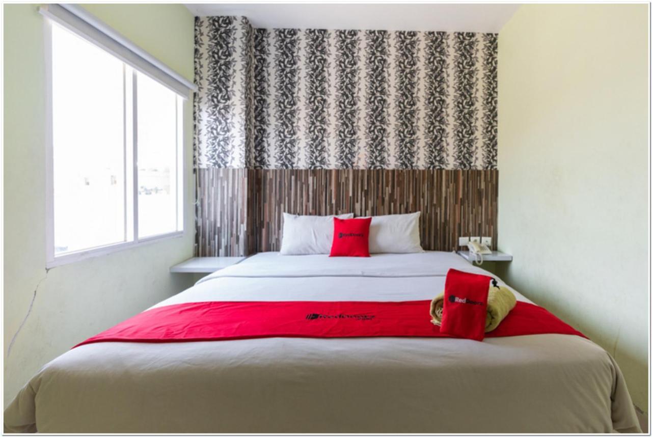 Reddoorz Plus @ Hertasning Area Makassar Luaran gambar