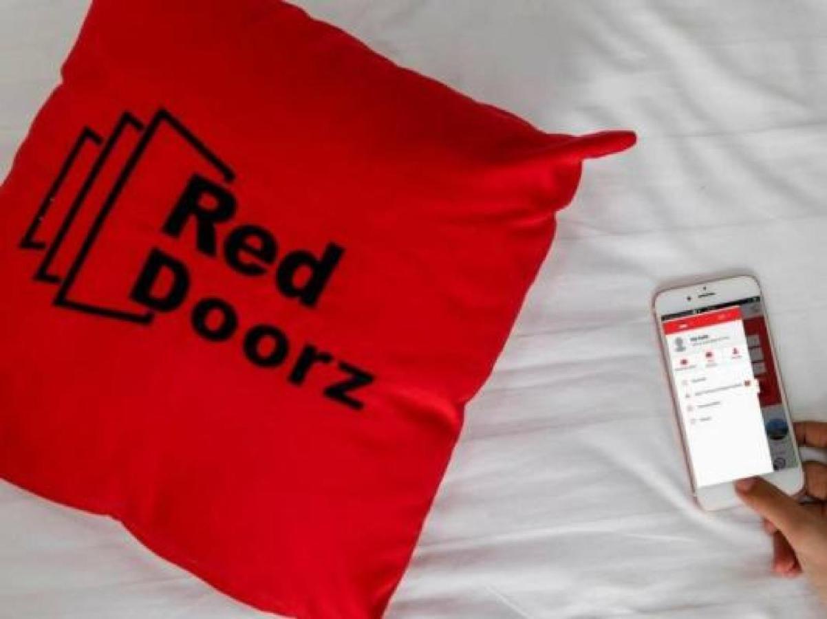 Reddoorz Plus @ Hertasning Area Makassar Luaran gambar