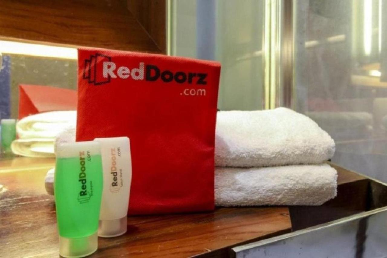 Reddoorz Plus @ Hertasning Area Makassar Luaran gambar