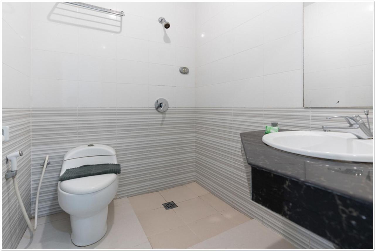 Reddoorz Plus @ Hertasning Area Makassar Luaran gambar