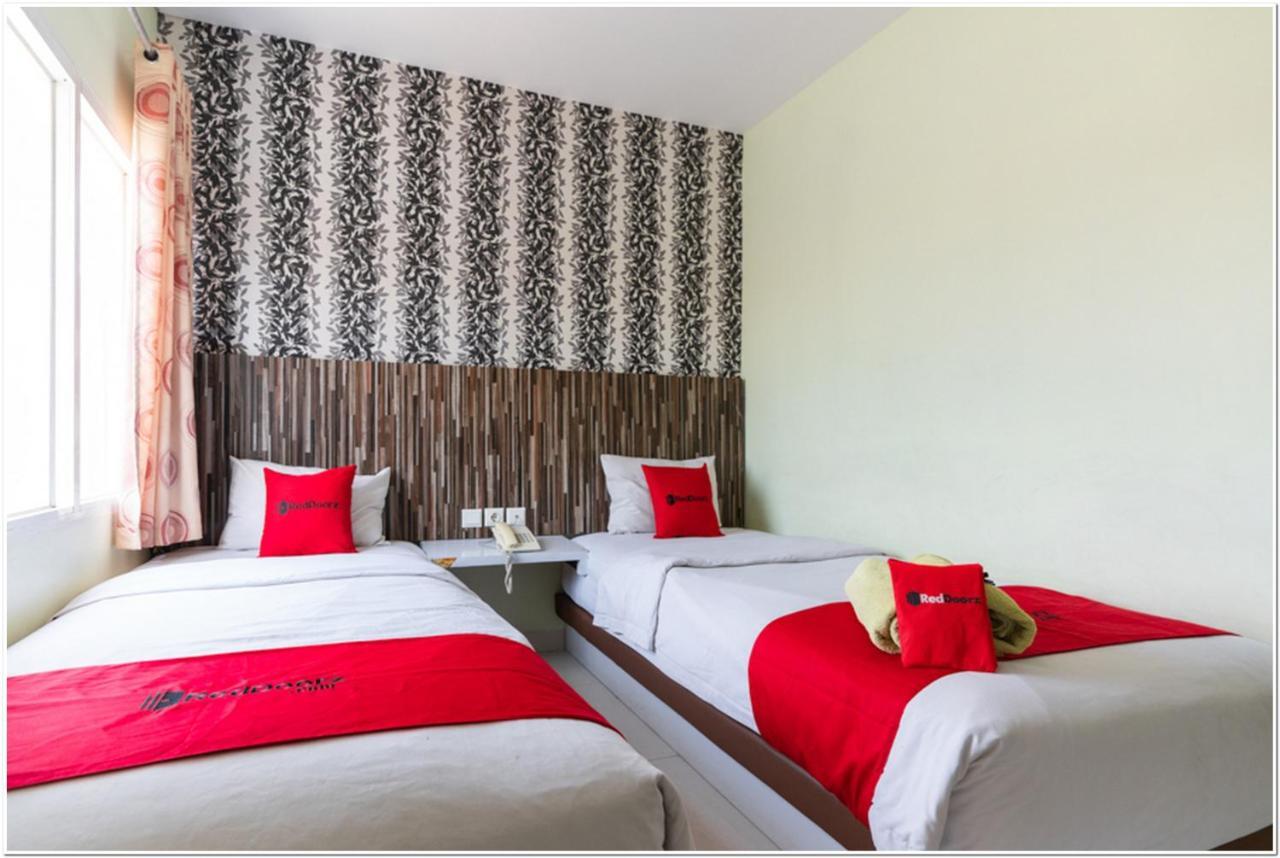 Reddoorz Plus @ Hertasning Area Makassar Luaran gambar