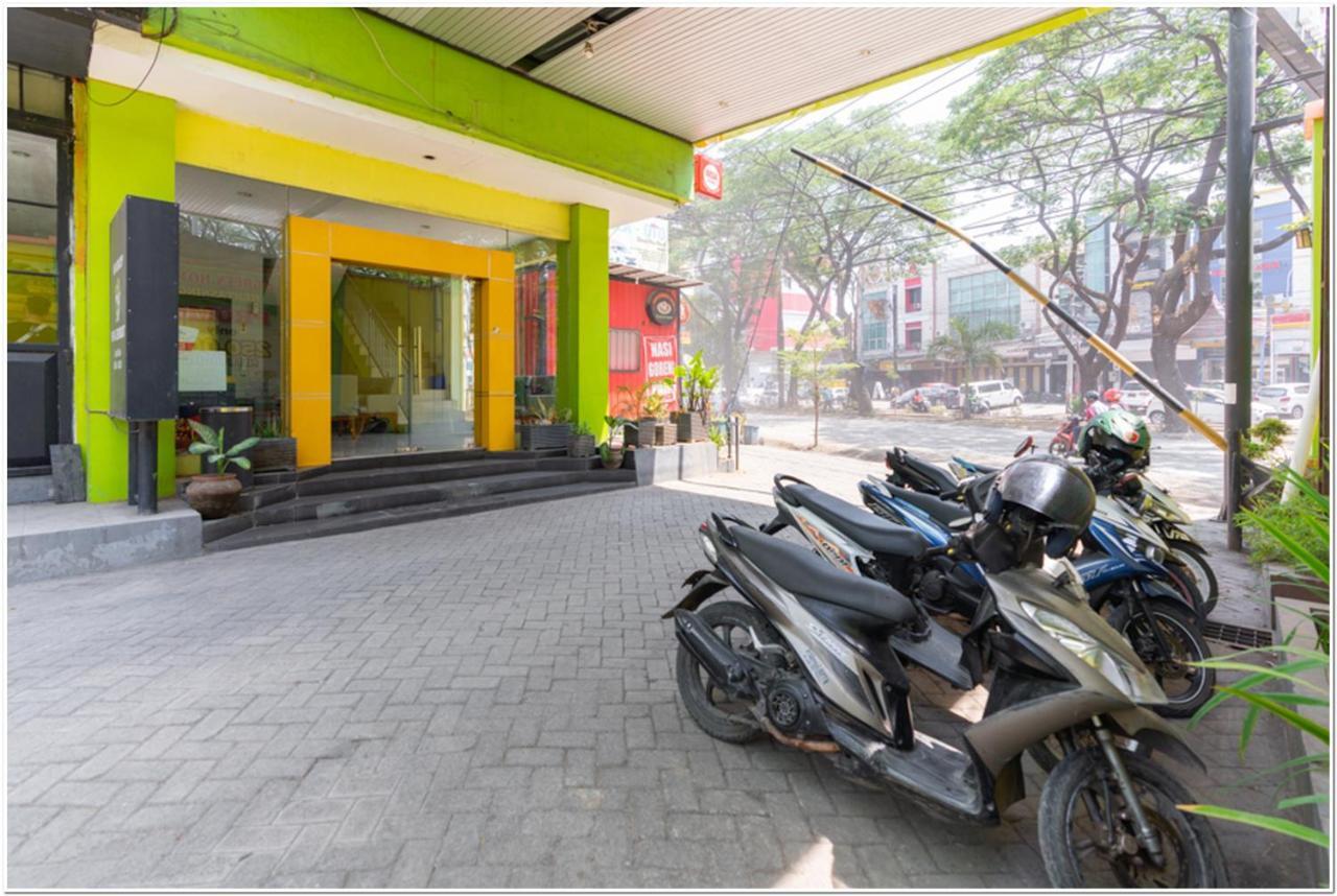 Reddoorz Plus @ Hertasning Area Makassar Luaran gambar